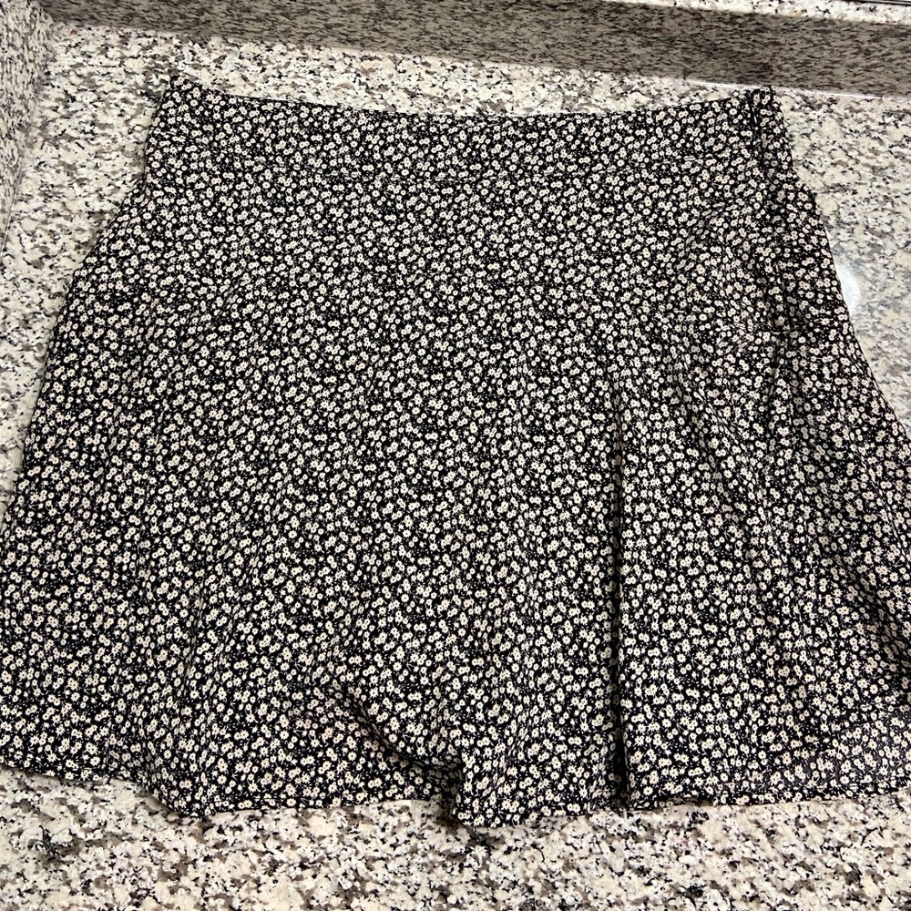 Black and white floral skirt - Lush